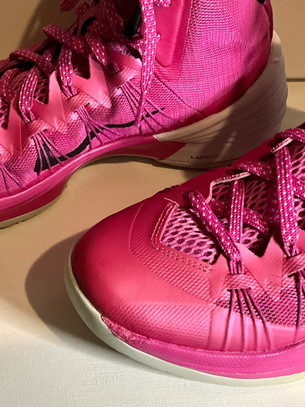 Nike Hyperdunk 2013 Think Pink Kay Yow Basketball Shoes Men's 10 - Picture 4 of 8